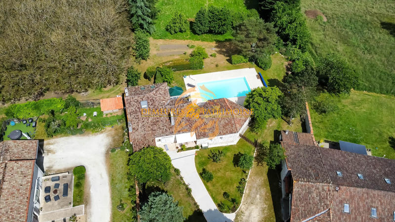 Maison - 187 m² - 8 pièces