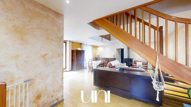 Maison - 214 m² - 6 pièces