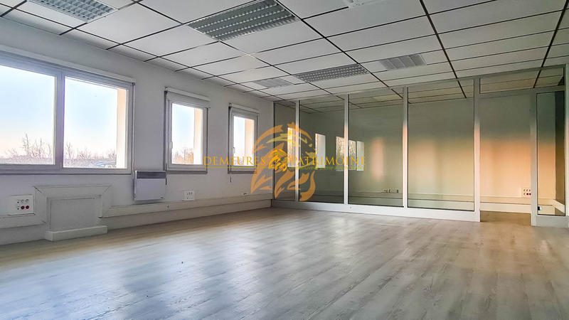 Local d'activités - 2 100 m²