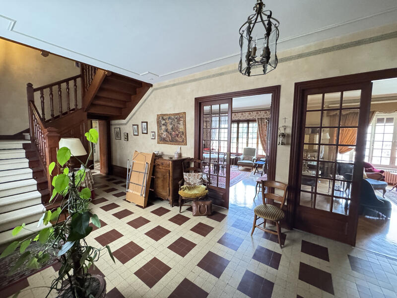 Maison - 316 m² - 9 pièces