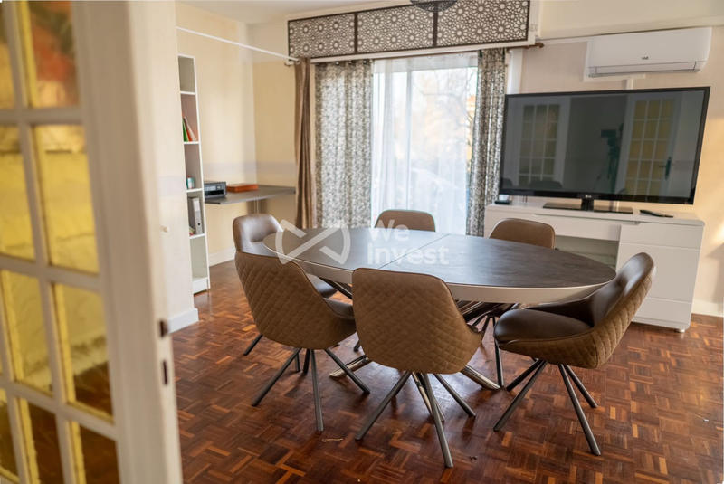 Maison traditionnelle - 237 m² - 10 pièces