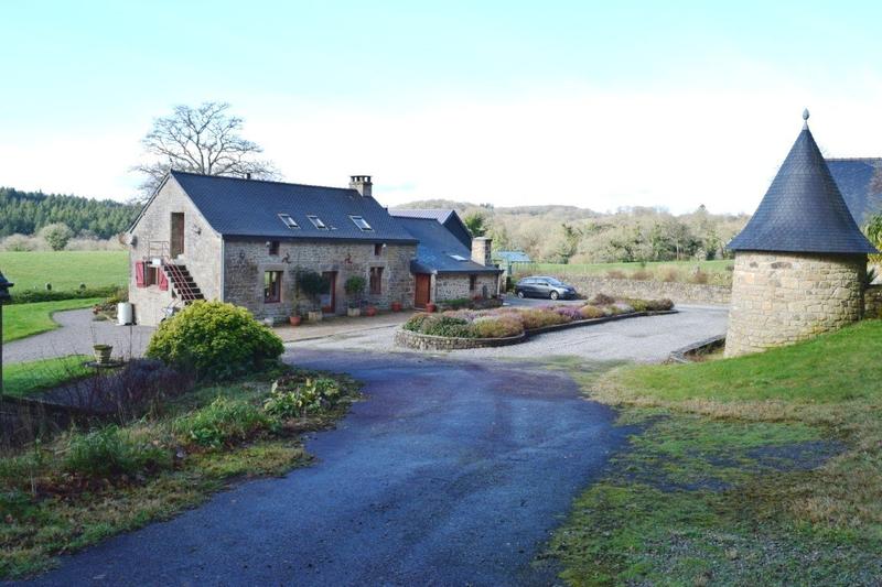 Maison - 245 m² - 10 pièces