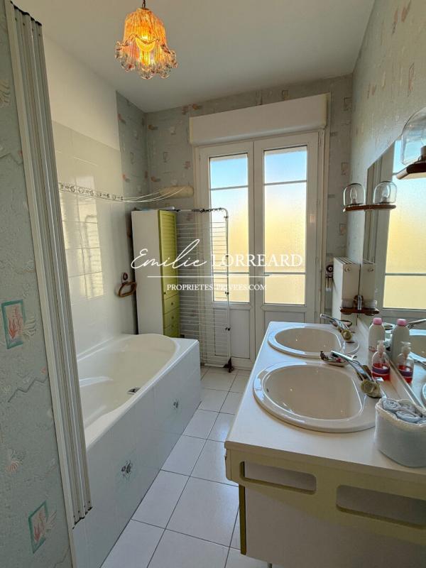 Maison - 159 m² - 9 pièces