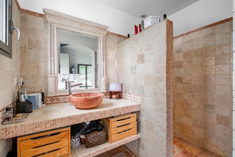 Villa - 253 m² - 8 pièces