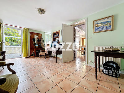 Maison - 276 m² - 7 pièces