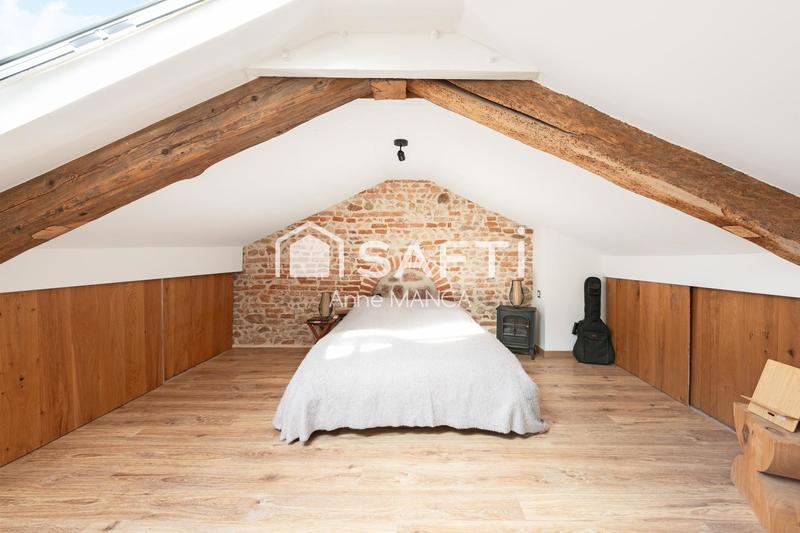 Maison - 234 m² - 8 pièces