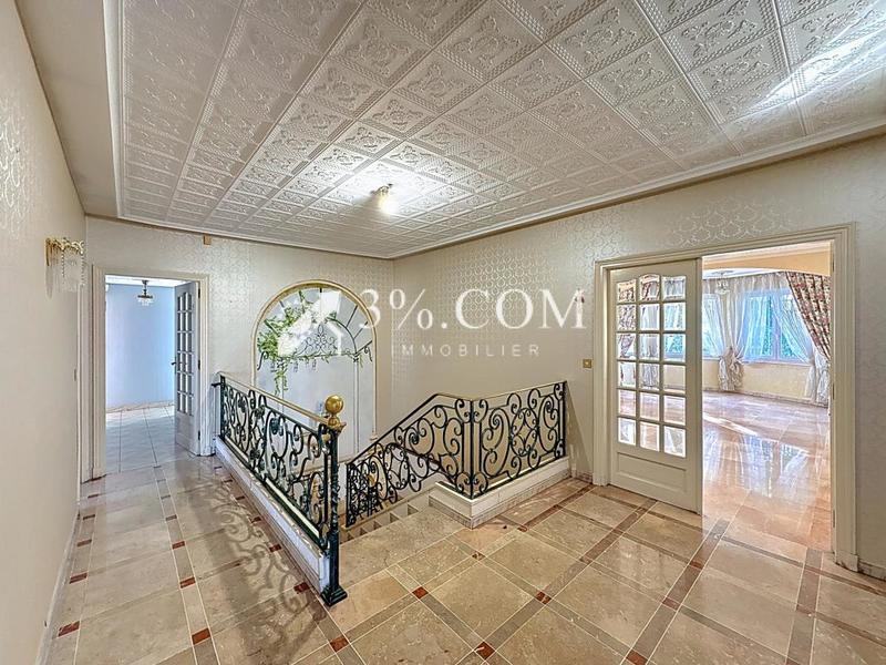 Villa - 398 m² - 11 pièces