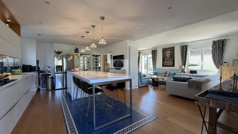 Maison - 228 m² - 7 pièces