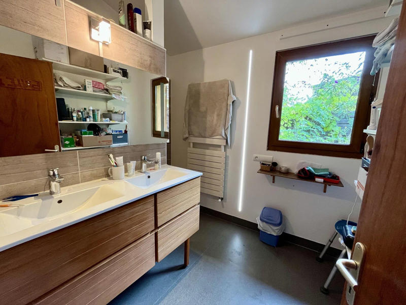 Maison - 270 m² - 10 pièces