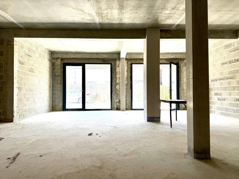 Local commercial - 210 m²