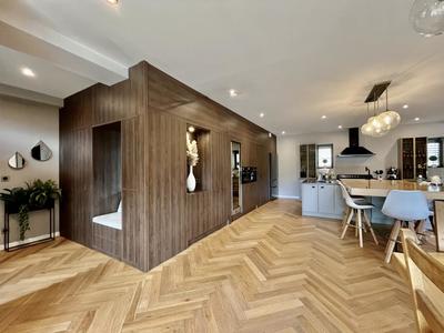 Maison - 341 m² - 8 pièces