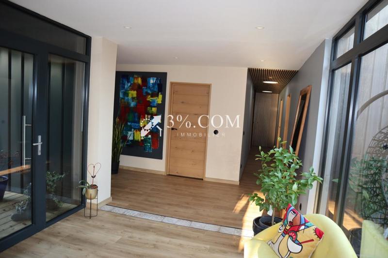 Maison - 222 m² - 7 pièces