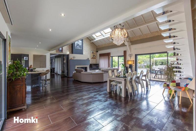 Propriété - 237 m² - 5 pièces