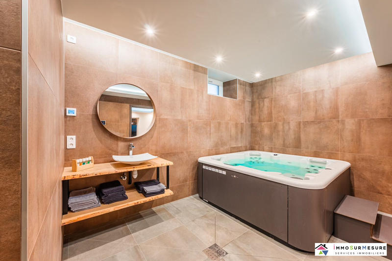 Appartement - 204 m² - 5 pièces