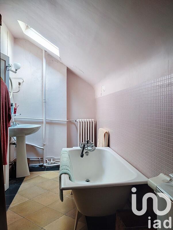 Maison - 241 m² - 10 pièces