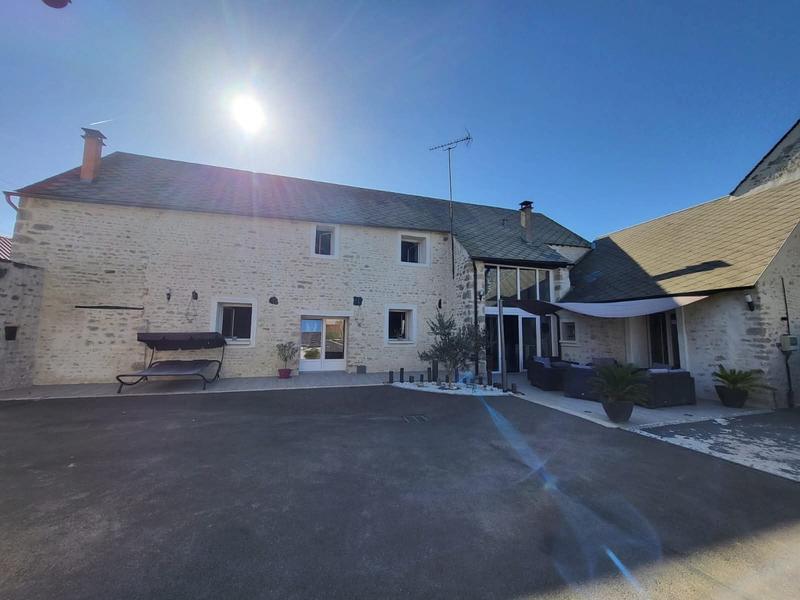 Maison - 218 m² - 6 pièces