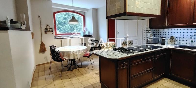 Maison - 300 m² - 8 pièces