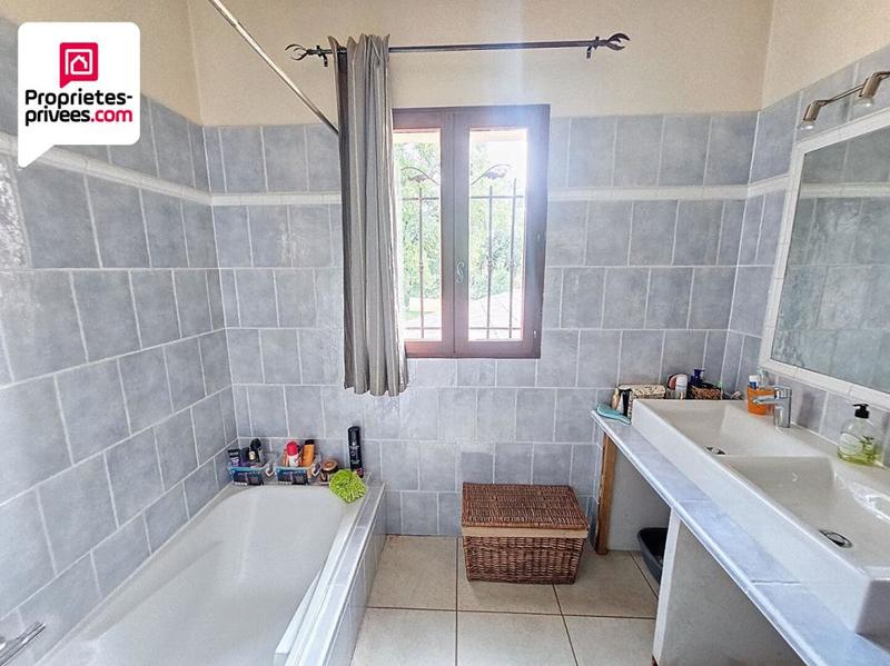 Demeure - 249 m² - 9 pièces