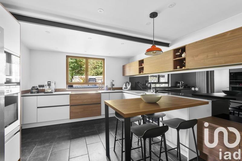 Maison - 230 m² - 7 pièces