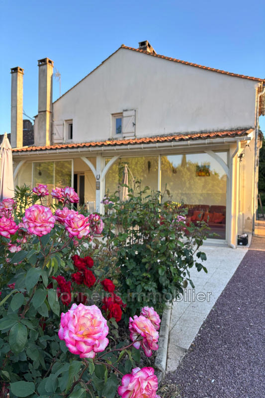 Maison - 240 m² - 8 pièces