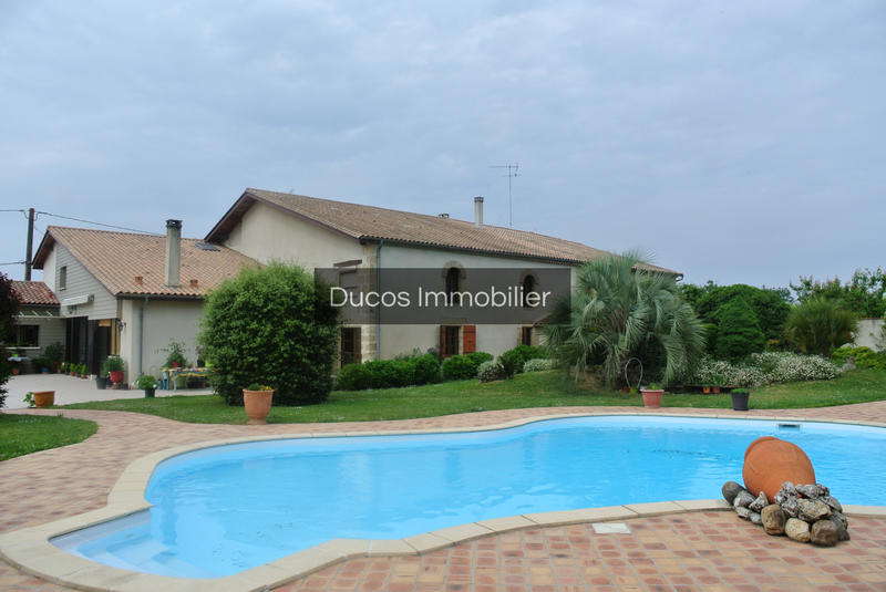 Maison - 460 m² - 10 pièces