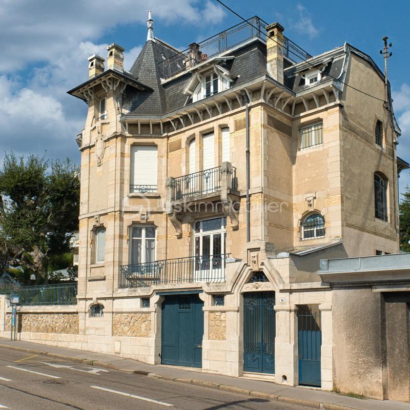 Maison de maîtres - 315 m² - 11 pièces