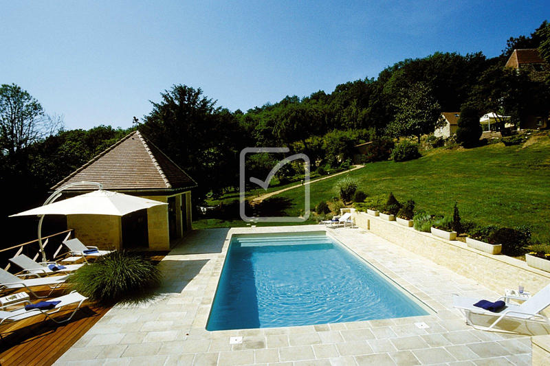 Maison - 330 m² - 12 pièces