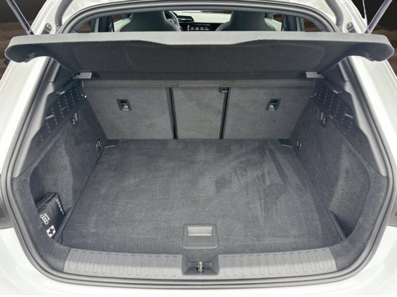 Audi A3 sportback 40 TFSIe 204 s-Line Hybride Rechargeable / Toit Ouvrant Affichage Tete Haute Matrix Led Regulateur de Distance Keyless
