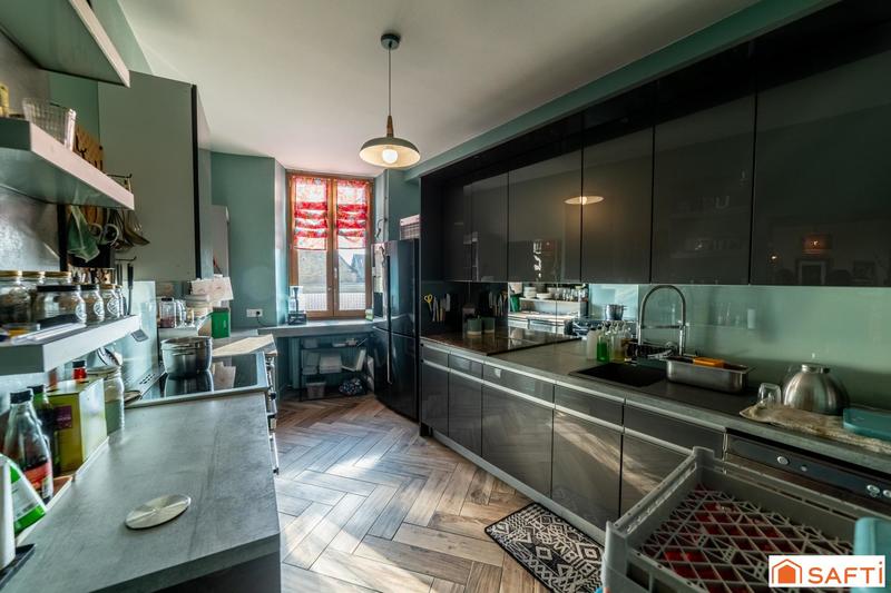 Maison - 270 m² - 8 pièces