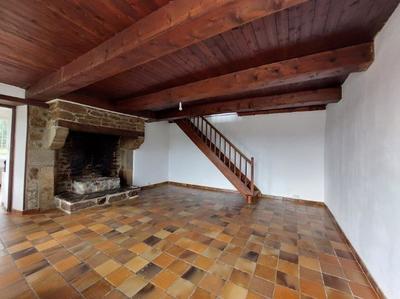 Maison - 93 m² - 7 pièces