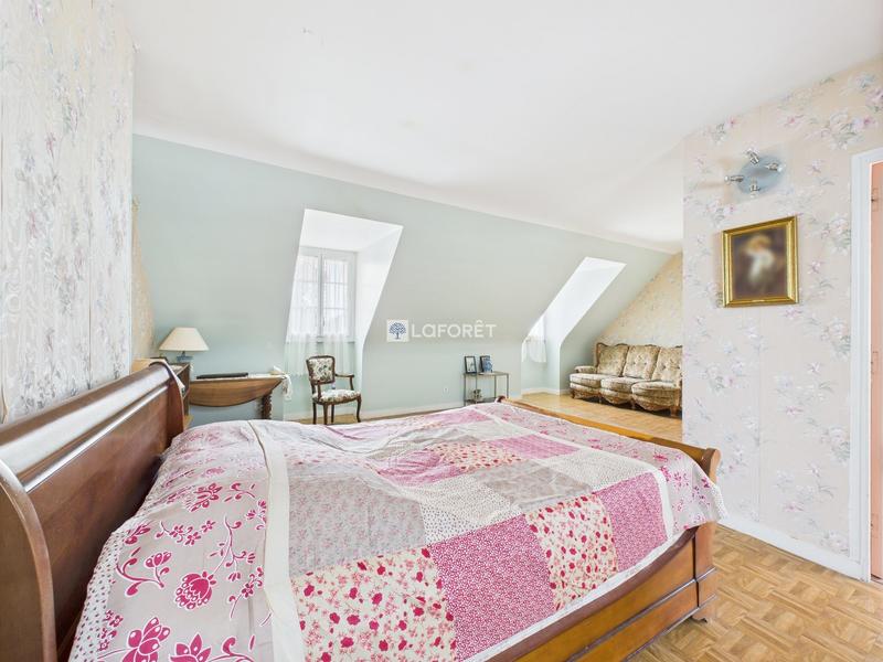 Maison traditionnelle - 215 m² - 9 pièces