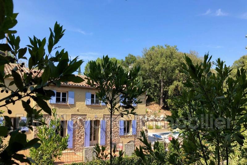 Propriété - 250 m² - 8 pièces