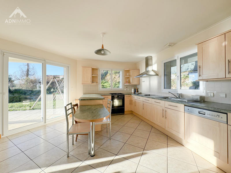 Maison - 205 m² - 6 pièces