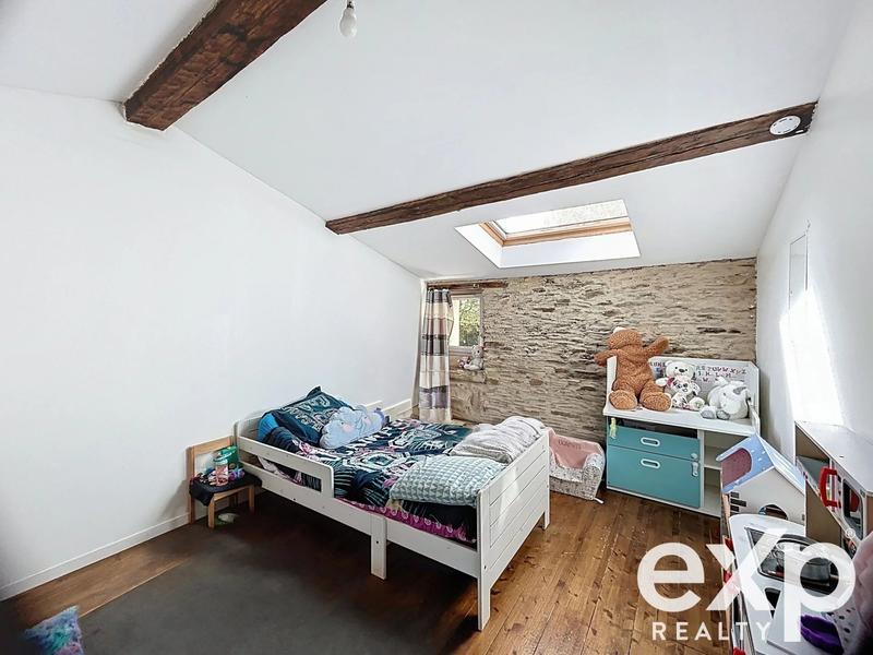 Maison - 209 m² - 9 pièces