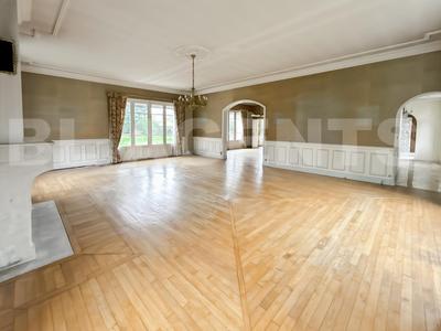 Maison - 336 m² - 10 pièces