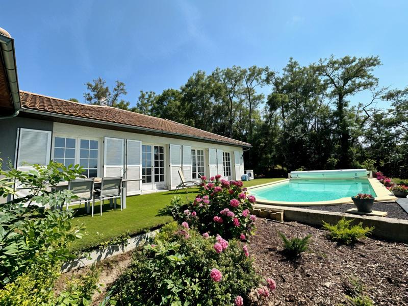 Maison - 217 m² - 8 pièces