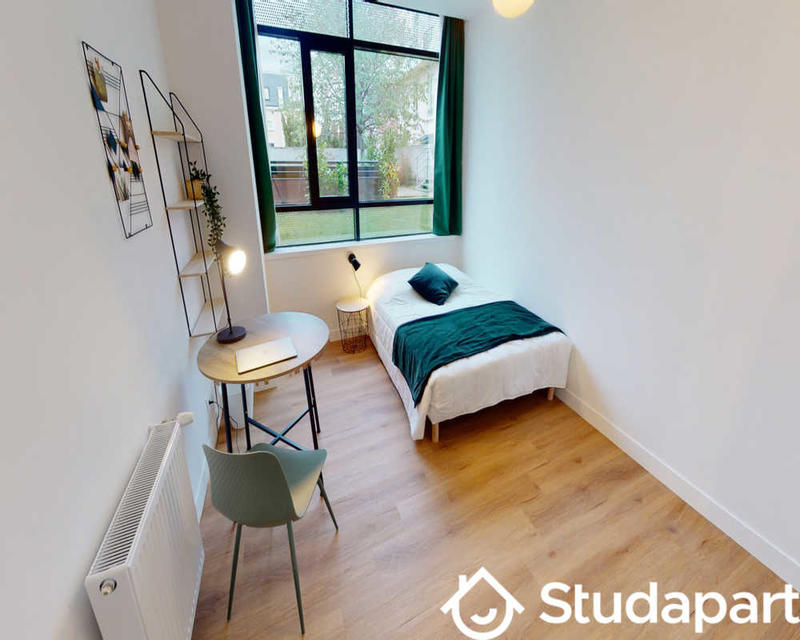 Chambre - 150 m² - 1 pièce