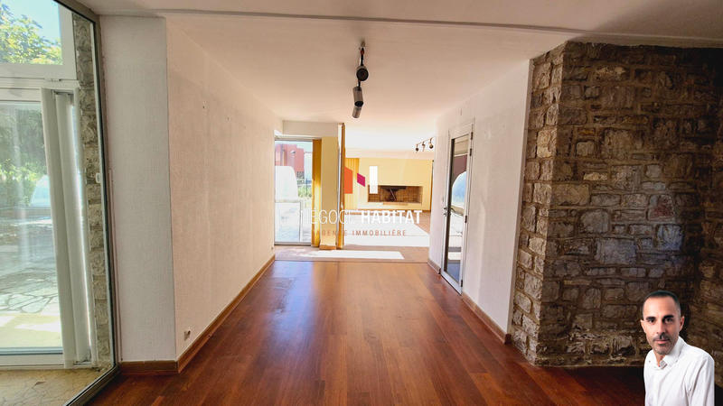 Villa - 260 m² - 8 pièces