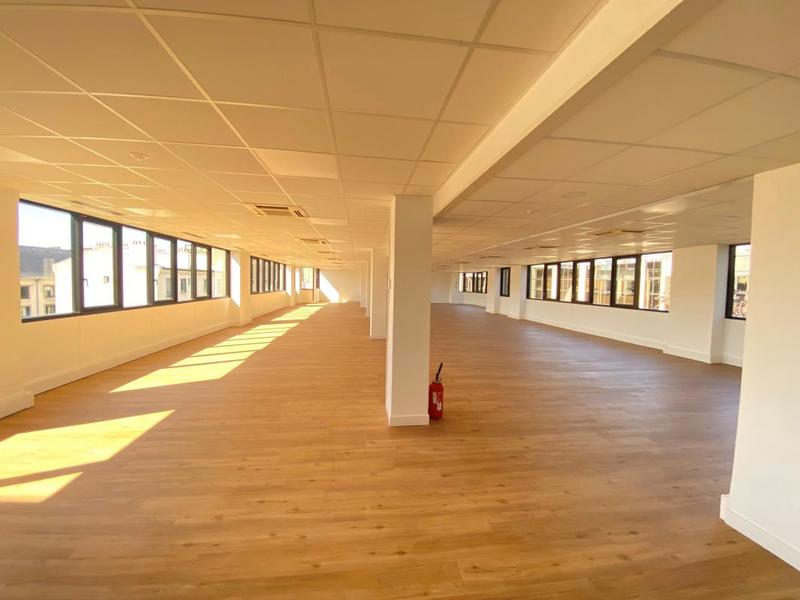 Bureau - 1 172 m²