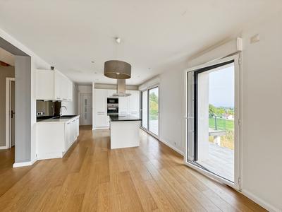 Maison - 234 m² - 7 pièces