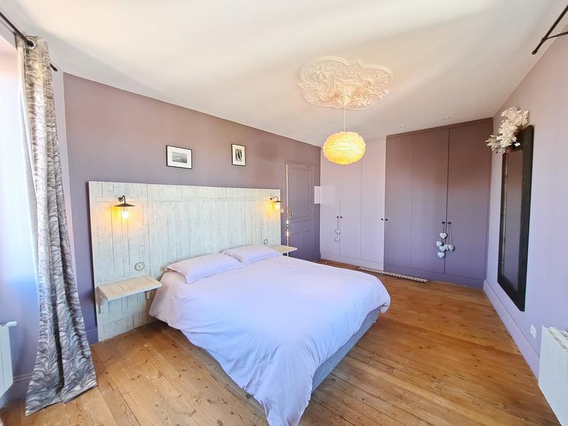 Maison - 276 m² - 11 pièces