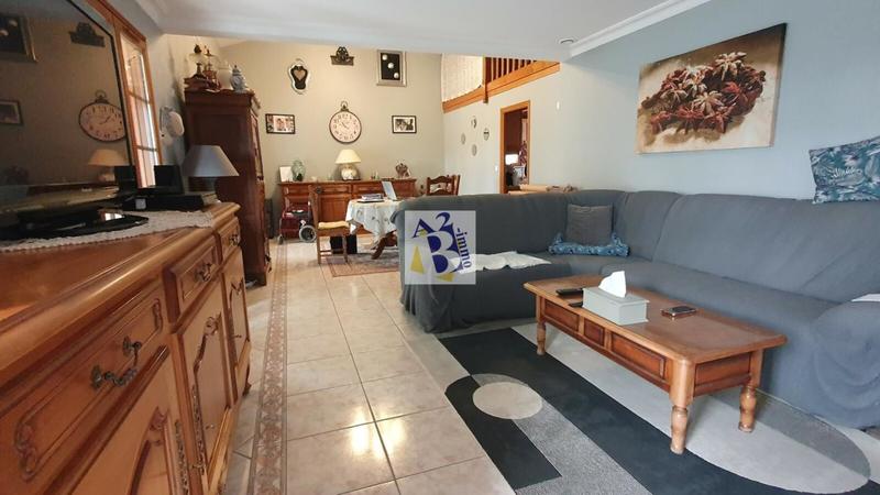 Maison - 260 m² - 9 pièces