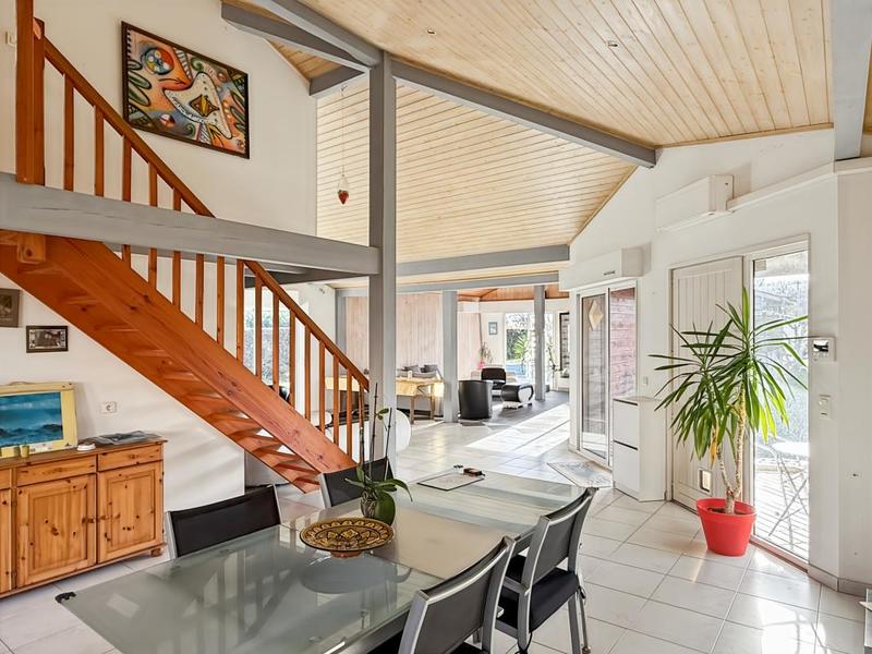 Villa - 250 m² - 8 pièces