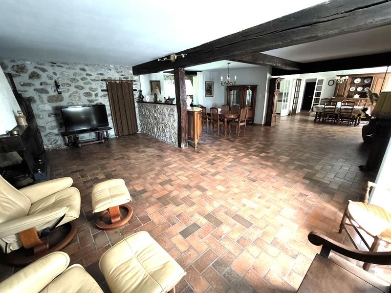 Maison - 225 m² - 7 pièces