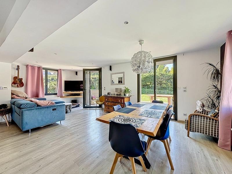 Maison - 104 m² - 5 pièces