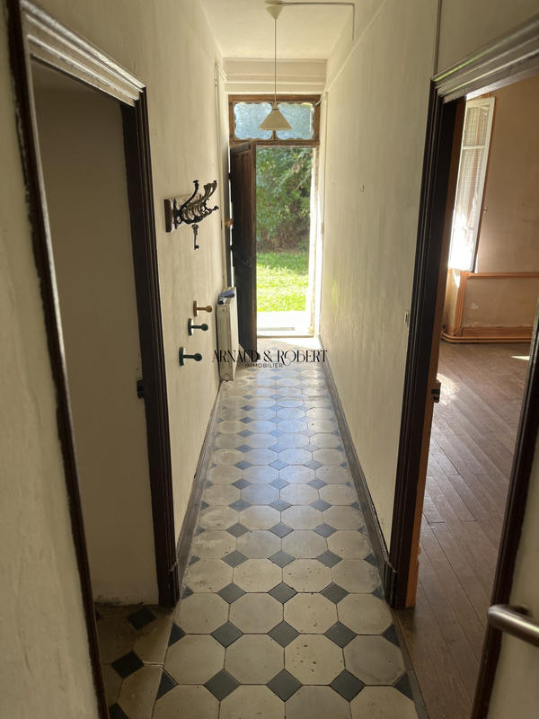 Bastide - 300 m² - 1 pièce