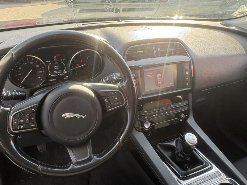 Jaguar F-Pace 2.0 d 180cv Bvm6/ Entretiens Complets