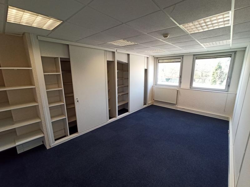 Bureau - 1 700 m²