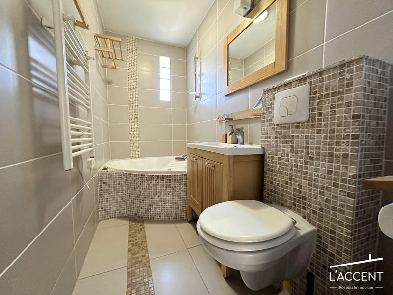 Maison - 370 m² - 7 pièces