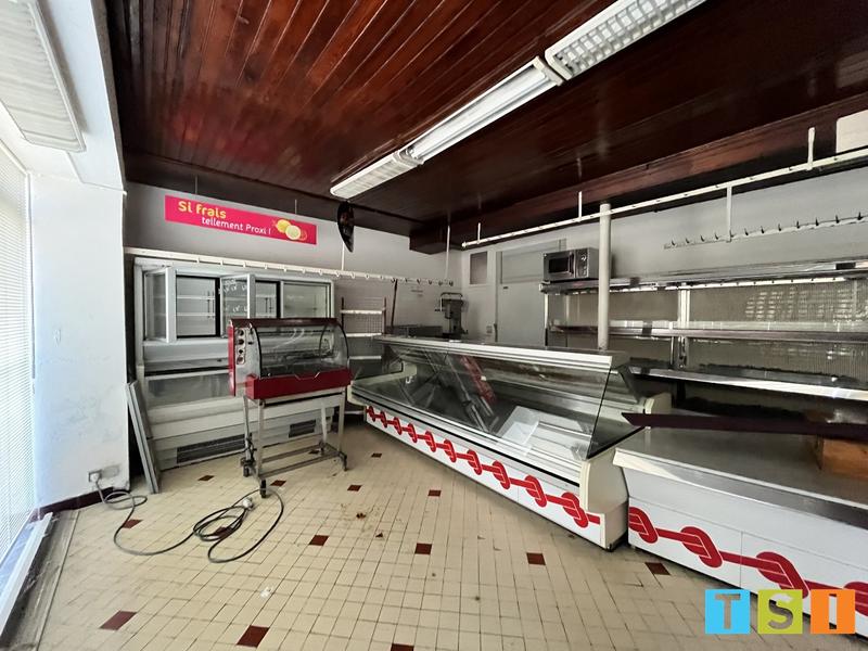 Maison - 610 m² - 12 pièces